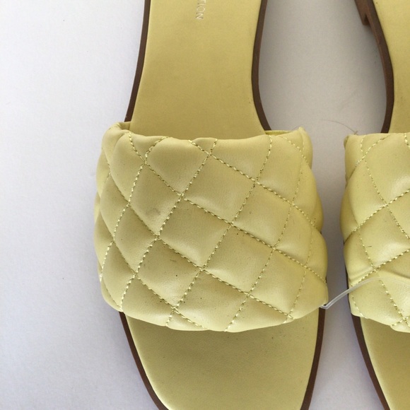 BCBGENERATION YELLOW SLIDE SANDALS  NWT SIZE 9 - Picture 7 of 13